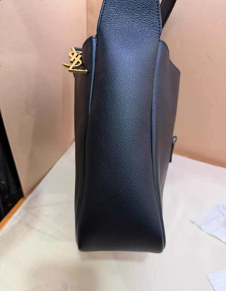 Bolso YSL Hobo Mediano Negro Dorado