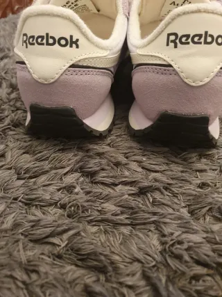 Zapatillas Reebok Mujer Morado/Blanco  Son nuevas