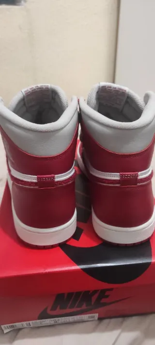 Jordan 1 High Rojo y Blanco