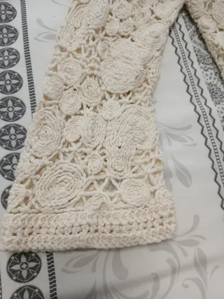 Chaqueta crochet manga 3/4 beige