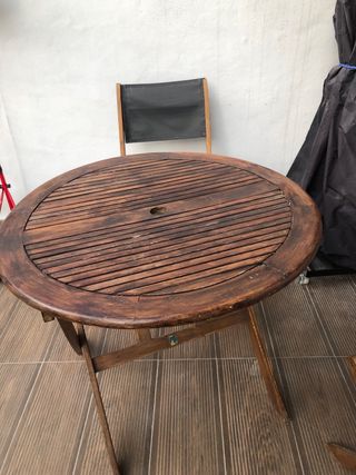 Tavolo rotondo da giardino e sedia pieghevole