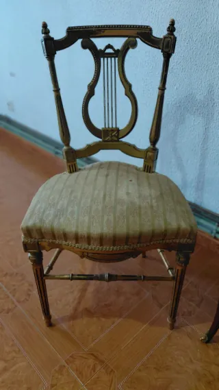 Silla estilo Luis XVI dorada