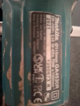 Radial Makita GA4530R Necesita una limpieza