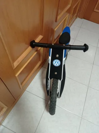 Bicicleta de equilibrio Volkswagen 40€.