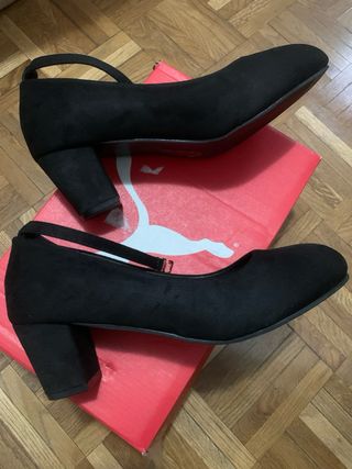 Zapatos de tacón negros