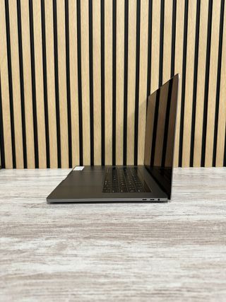 MacBook Pro 15" 2018 i9 16gb 500gb SSD