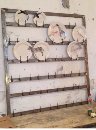 Panel expositor metálico con ganchos