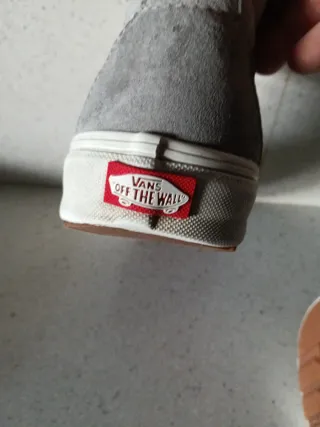 Botas Vans grises y blancas