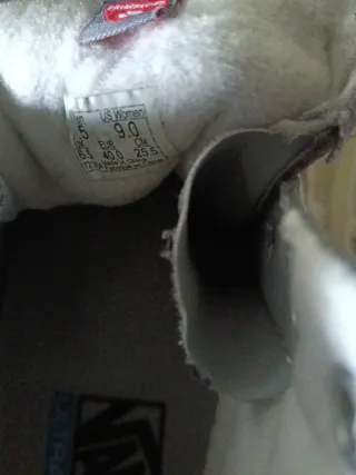 Botas Vans grises y blancas