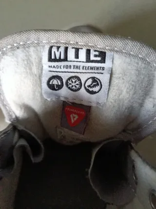 Botas Vans grises y blancas