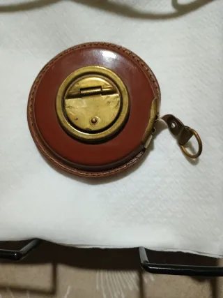 Cinta métrica antigua pequeña