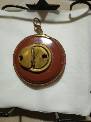 Cinta métrica antigua pequeña