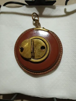 Cinta métrica antigua pequeña