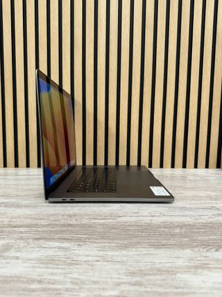 MacBook Pro 15" 2017 i7 16gb 500gb SSD