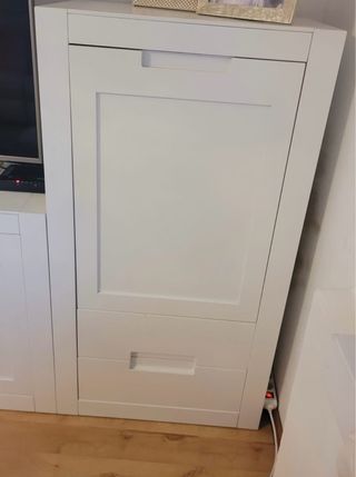 Cómoda de madera blanca