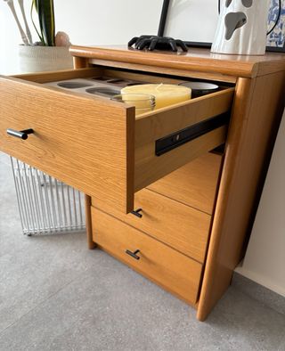 Cómoda cuatro cajones roble calidad