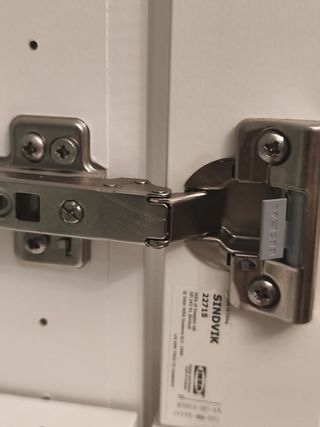 Vetrina in vetro e legno bianco