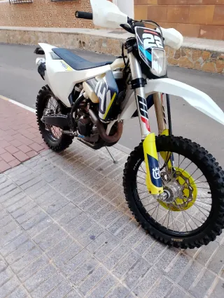 Husqvarna 450 Enduro Blanca y Amarilla