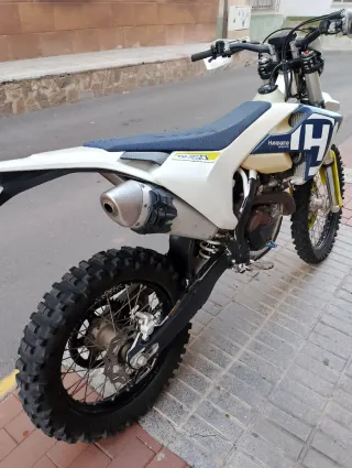 Husqvarna 450 Enduro Blanca y Amarilla