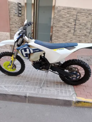 Husqvarna 450 Enduro Blanca y Amarilla