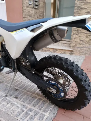 Husqvarna 450 Enduro Blanca y Amarilla