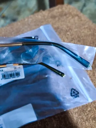 Gafas de sol aviador azul marino y dorado