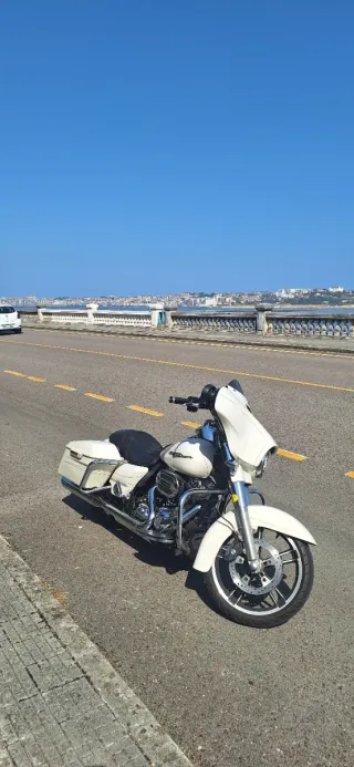 Harley-Davidson Street Glide Special Blanca