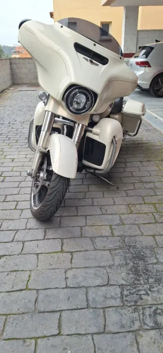 Harley-Davidson Street Glide Special Blanca