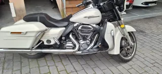 Harley-Davidson Street Glide Special Blanca