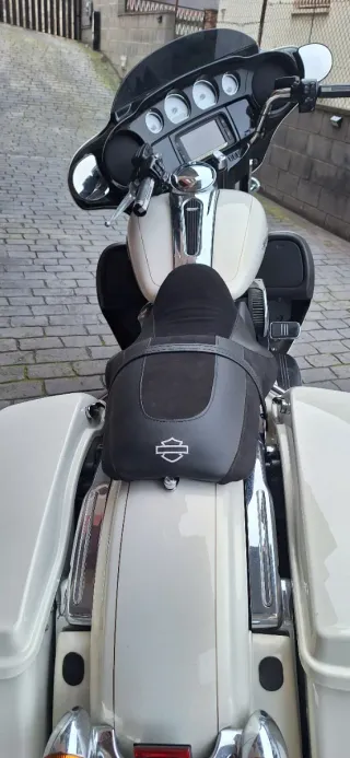 Harley-Davidson Street Glide Special Blanca