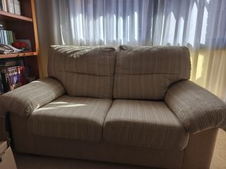 Sofá 2 plazas cómodo y como nuevo
