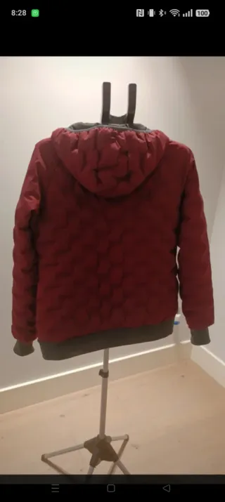 Cazadora de invierno roja y gris