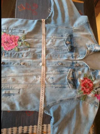 Chaqueta vaquera larga bordada T M