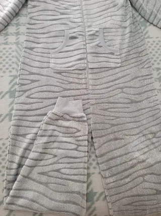Pijama mono entero cebra gris