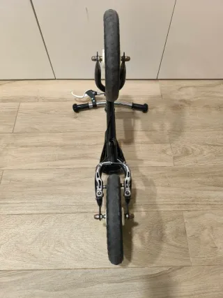 Bicicleta correpasillos negra con freno