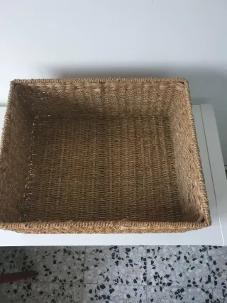 Cesta organizadora de mimbre y yute