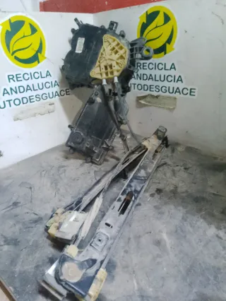 ELEVALUNAS DELANTERO DERECHO ELÉCTRICO LEON 2