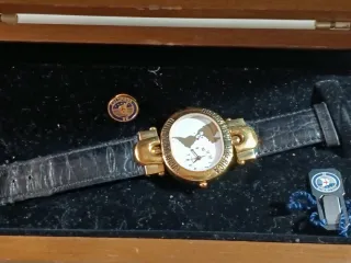 Reloj Discovery of America Oro