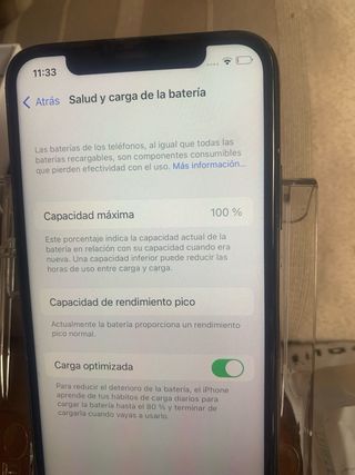 iPhone Xs con funda y accesorios