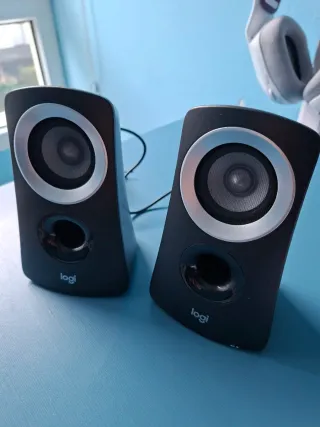 Altavoces Logitech Negros
