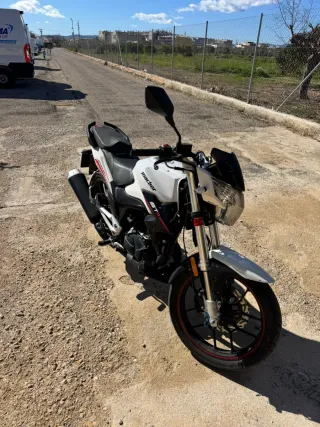 Macbor Stormer 125cc Blanca y Negra