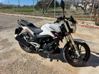 Macbor Stormer 125cc Blanca y Negra