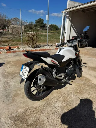 Macbor Stormer 125cc Blanca y Negra