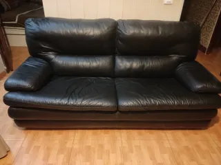Sofá de piel negro