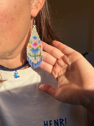 Pendientes hechos a mano con abalorios