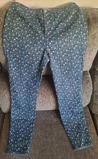 Pantalón vaquero mujer estampado floral