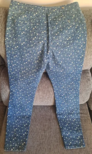 Pantalón vaquero mujer estampado floral