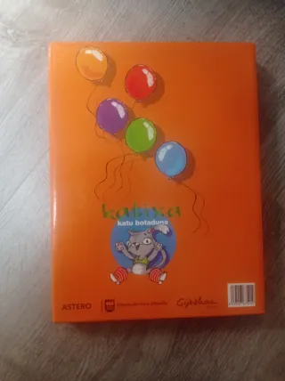 "Katixa katu botadunaren abenturak" libro Dvd