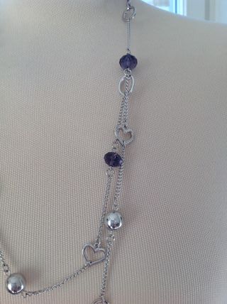 RAFFINATA COLLANA COLOR ARGENTO E LILLA E CUORI