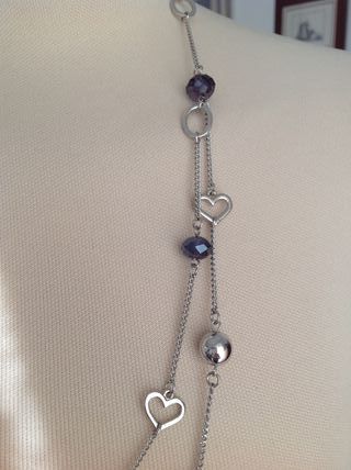 RAFFINATA COLLANA COLOR ARGENTO E LILLA E CUORI